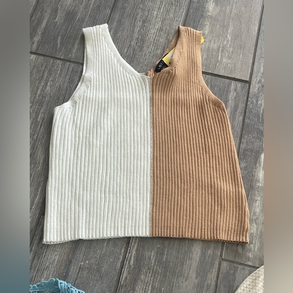 Girls size 1 top bundle!  Excellent condition—1 still has tags on it. - Picture 5 of 5